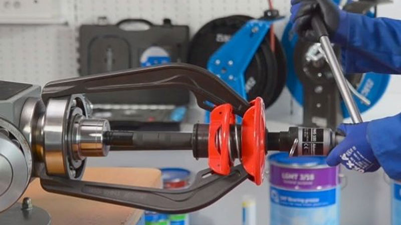 Hướng dẫn cách tháo vòng bi khỏi trục đơn giản, đúng kỹ thuật