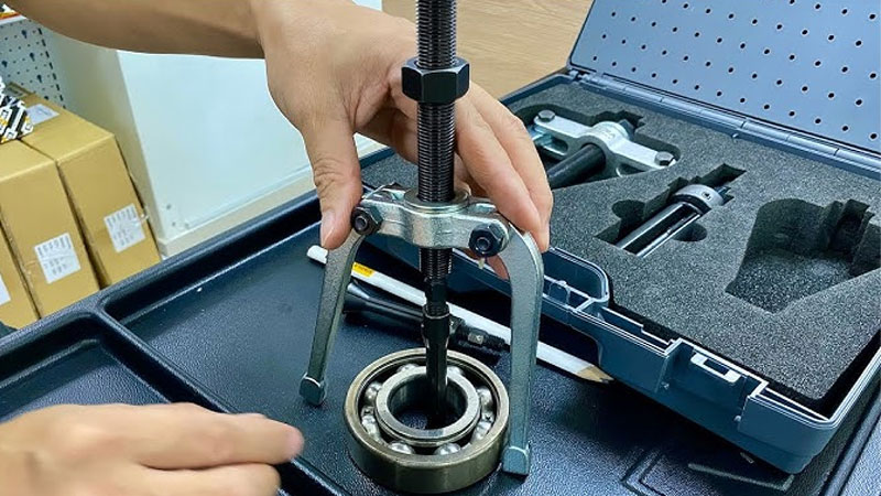 Hướng dẫn cách tháo vòng bi khỏi trục đơn giản, đúng kỹ thuật