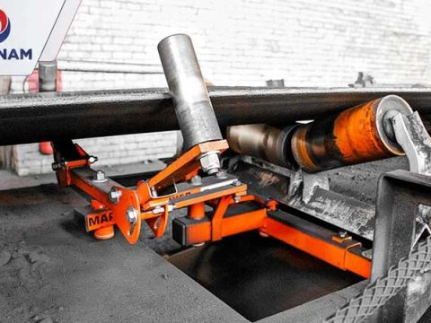 Con lăn đỡ (Idler) bị kẹt hoặc lắp sai góc