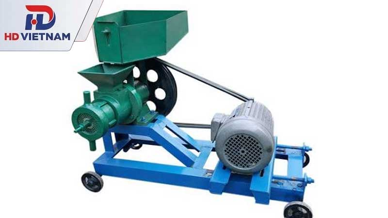 Phễu nạp là bộ phận tiếp nhận nguyên liệu trước khi đưa vào buồng ép.