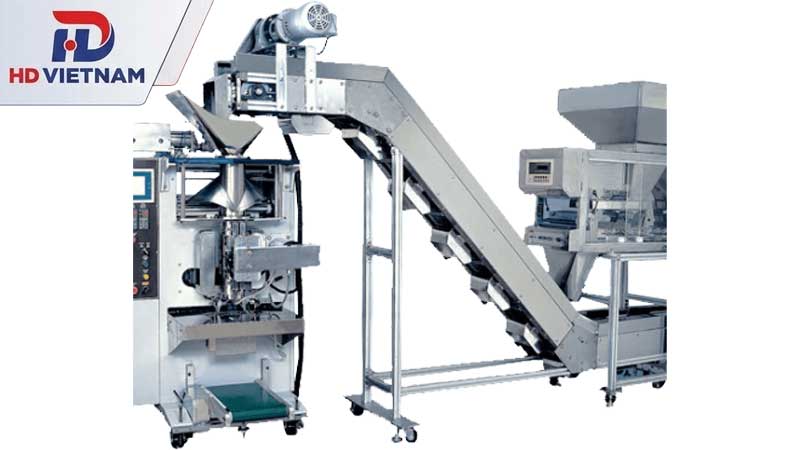 Máy đóng gói bánh kẹo tích hợp băng tải gầu và hệ thống cấp liệu tự động